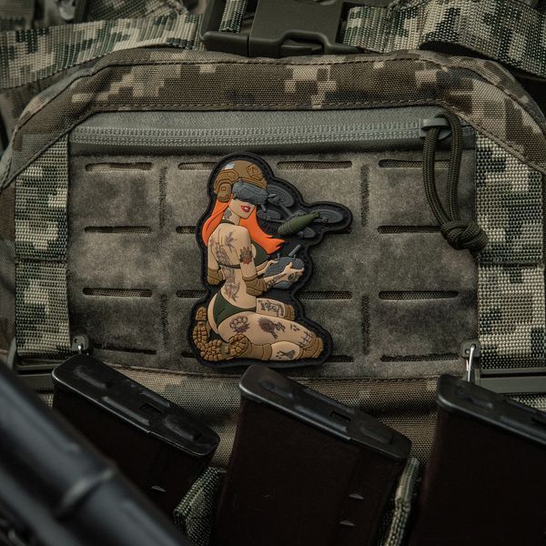 Naszywka M-Tac Tactical Girl №6 PVC Rudowłosa Hooligan Olive V1